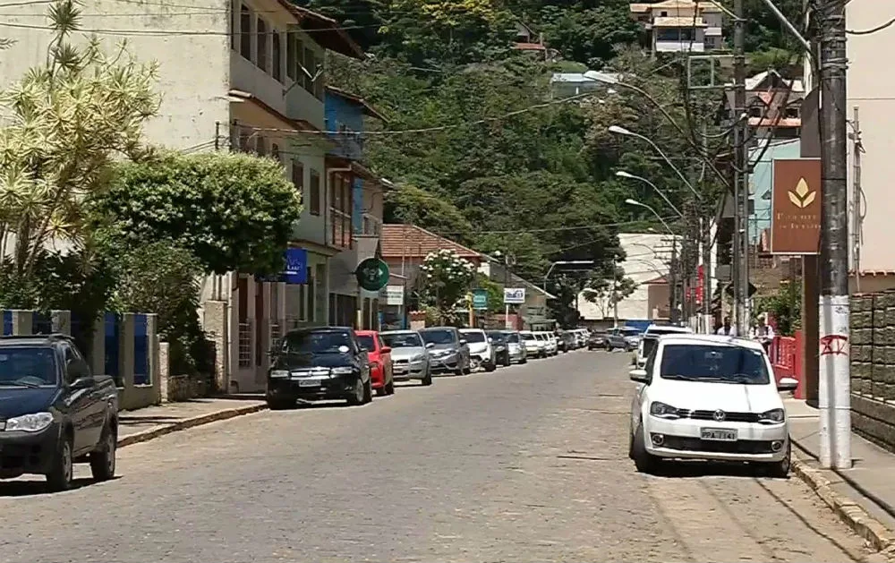 Ação de vândalos deixa moradores de Santa Teresa sem sinal de telefone e internet