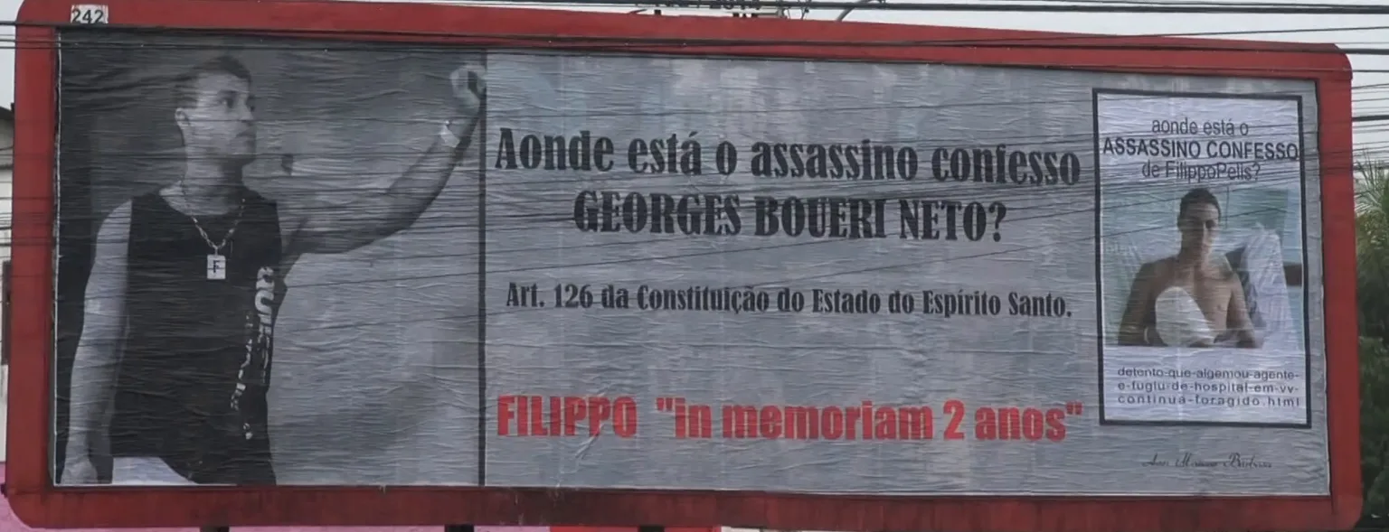Pai protesta contra impunidade do assassino do filho com outdoor em Vitória
