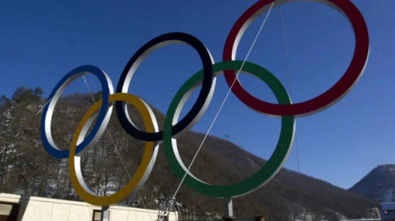 Delegação de basquete da China fica presa em tiroteio perto do Complexo da Maré