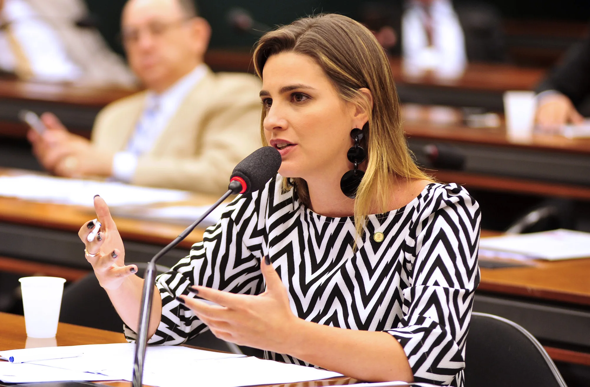 PR expulsa deputada Clarissa Garotinho, filha do ex-governador Anthony Garotinho