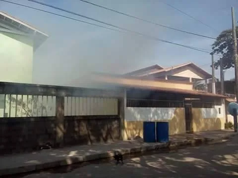 Crianças são levadas para hospital após escola pegar fogo em Anchieta