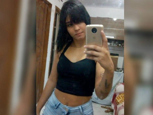 Jovem morre após ser enforcada por namorado com fio de carregador em Vila Velha