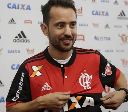 Éverton Ribeiro diz esperar por chance na seleção, mas exalta foco no Flamengo