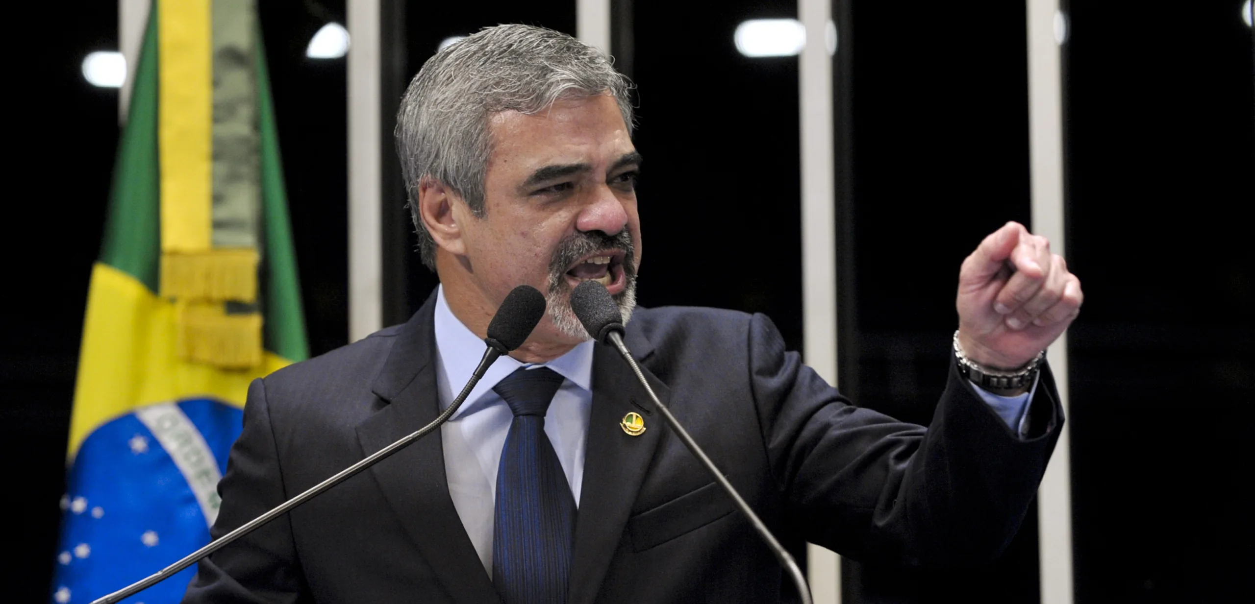 Senador Humberto Costa (PT-PE) defende o parecer em que recomenda a cassa√ß√£o do mandato de Dem√≥stenes Torres (DEM-GO). Para o senador, Demostenes ¬ì”faltou com a verdade¬î”