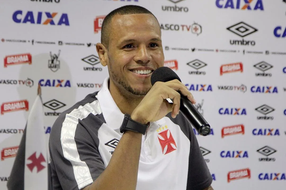 Em vídeo, Luis Fabiano confirma que estreará pelo Vasco no domingo