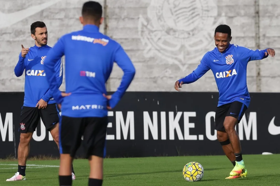 Em crise e com interino, Corinthians encara Fluminense por vaga na Copa do Brasil