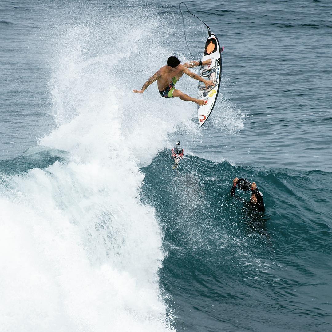 Piscinas de ondas e pranchas modernas vão mudar o surfe nos próximos anos