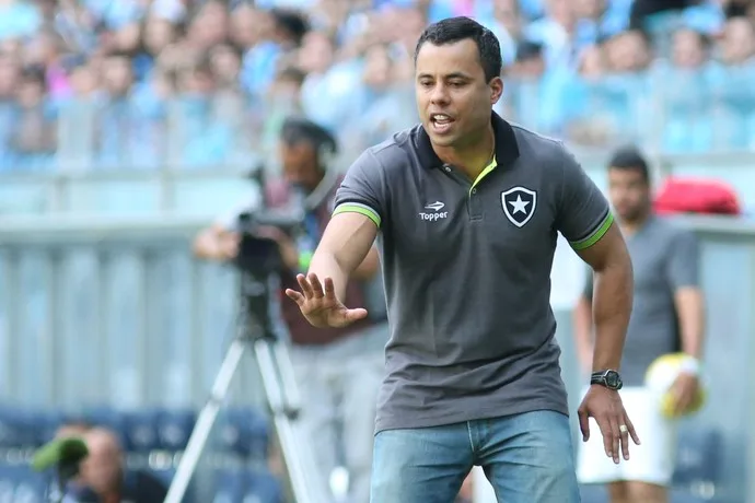 Com risco de suspensão, Jair Ventura se defende e diz que não ofendeu arbitragem