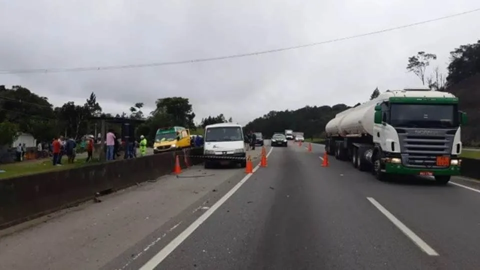 Bebê de três meses morre em acidente envolvendo carreta na Régis Bittencourt