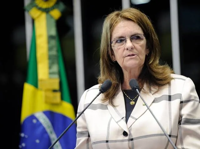 Graça Foster e mais 5 diretores da Petrobras renunciam