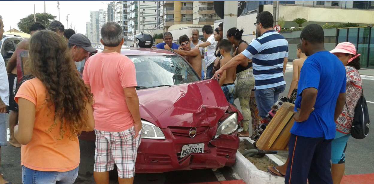 Empresário passa mal ao volante e morre após bater em poste em Vila Velha