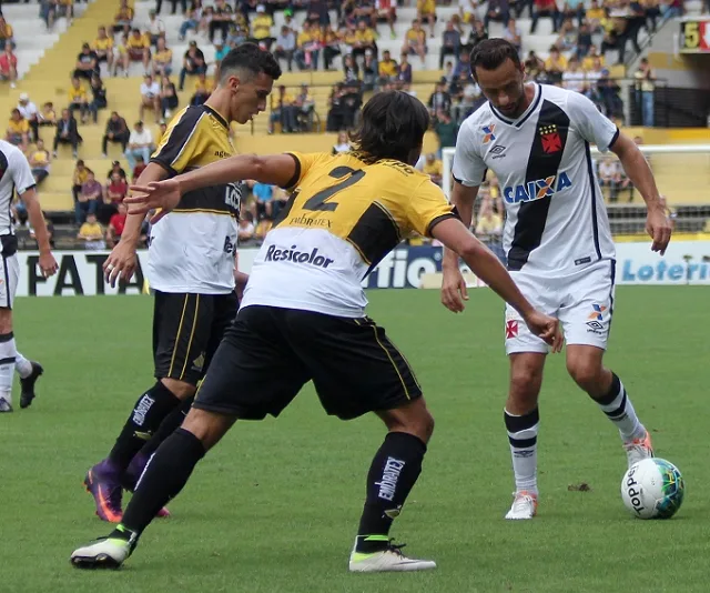Vasco perde do Criciúma, cai para 4º e decidirá acesso na rodada final da Série B