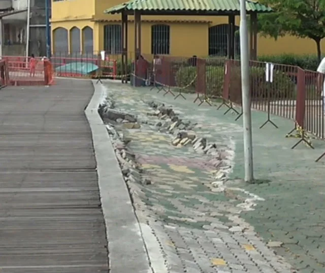 Calçada em praça na Ilha das Caieiras cede após chuvas em Vitória