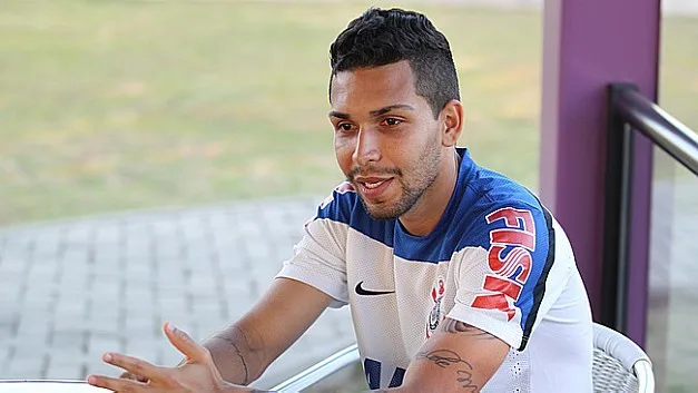 Empresário aguarda eleição no Corinthians para definir futuro de Petros