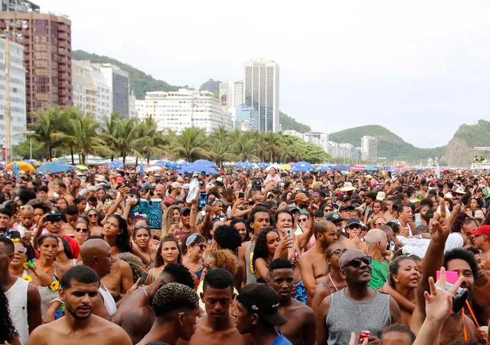 Festa de abertura dos 50 dias do Carnaval Rio 2020 na praia de Copacabana