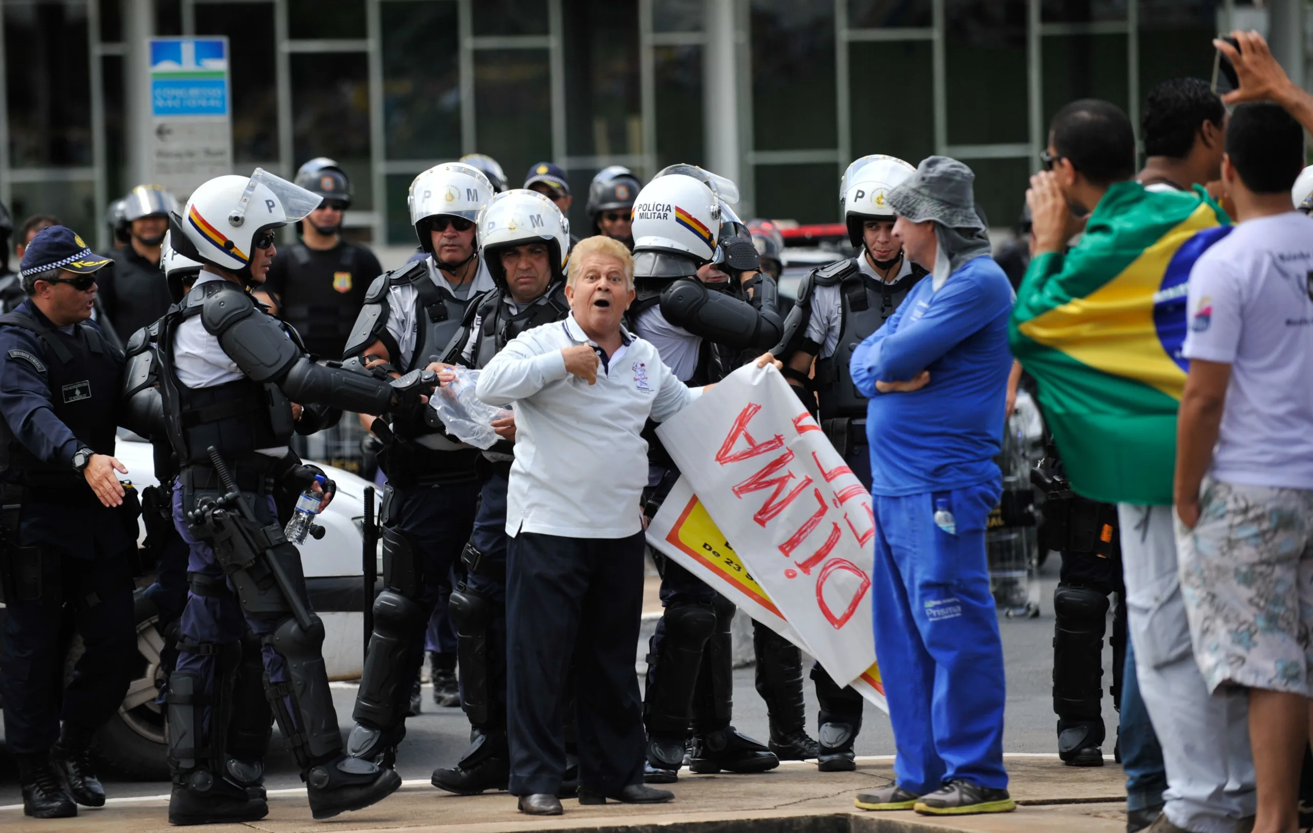 Manifestação teve confronto em frente ao Congresso Nacional