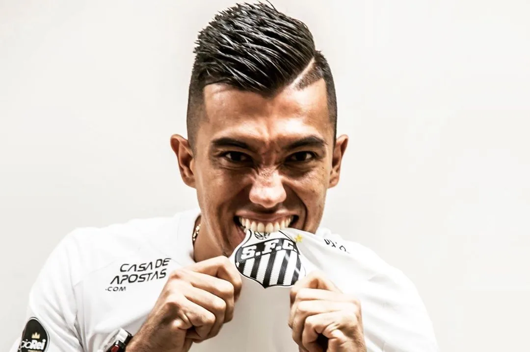 Contratado para reforço do time do Santos, Uribe não agrada muito, e segue sem marcar gols