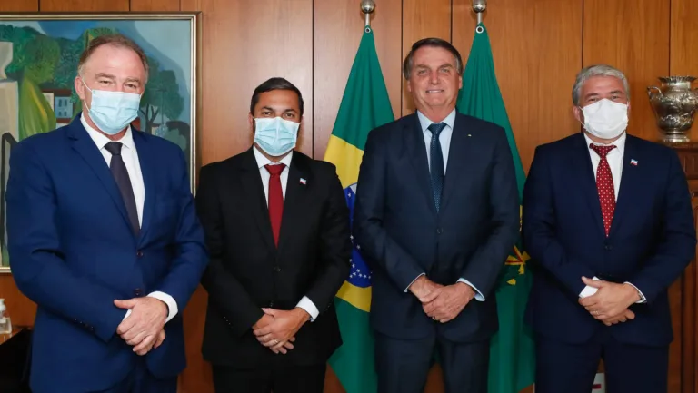 Bolsonaro diz a Casagrande que todas as vacinas serão compradas