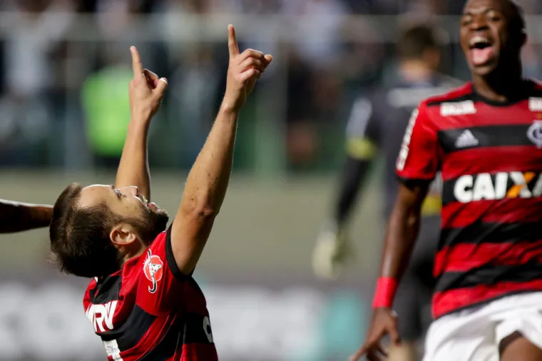 Barbieri comemora fim do jejum de vitórias do Flamengo contra o Atlético-MG