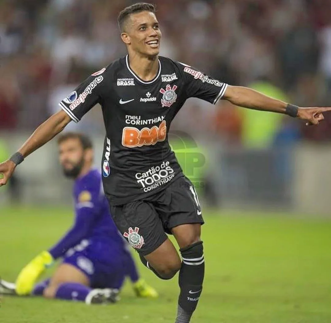 Pedrinho revela que está perto de renovar contrato com o Corinthians