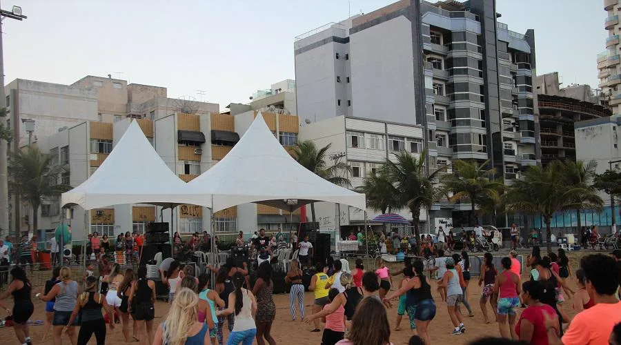 Praias da Grande Vitória recebem programação especial durante o verão. Confira!