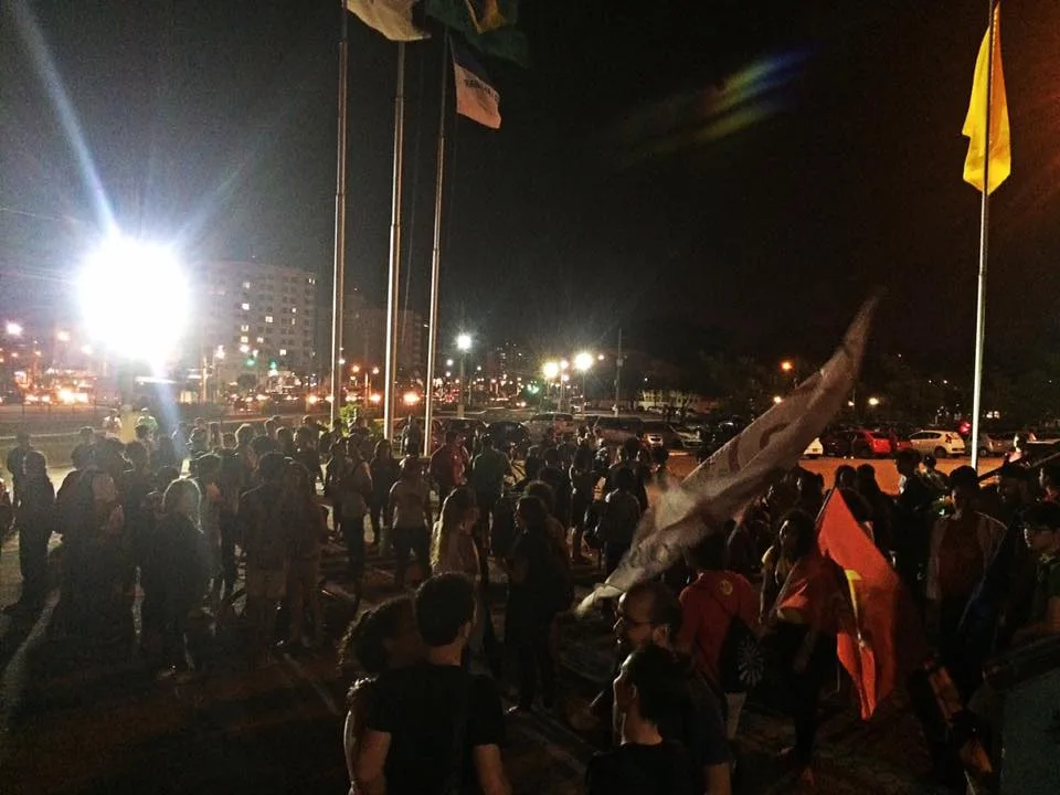 Capixabas fazem protesto em Vitória contra Eduardo Cunha