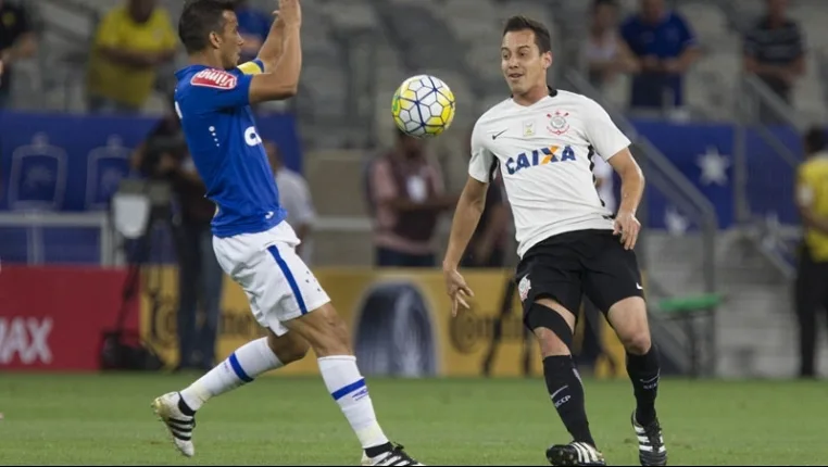 Jogadores do Corinthians culpam arbitragem por eliminação na Copa do Brasil