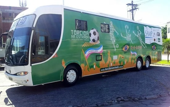 Grupo de amigos capixabas constrói ônibus de luxo para acompanhar o Brasil na Copa do Mundo