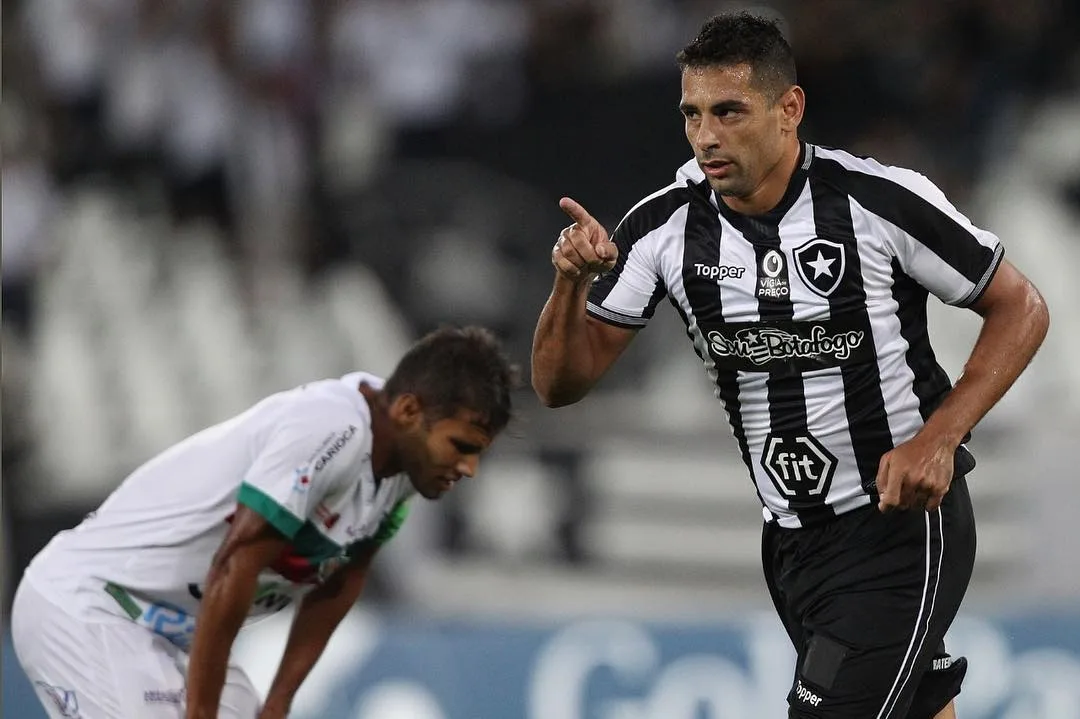 Animado, Diego Souza destaca a força na defesa e a evolução no ataque do Botafogo