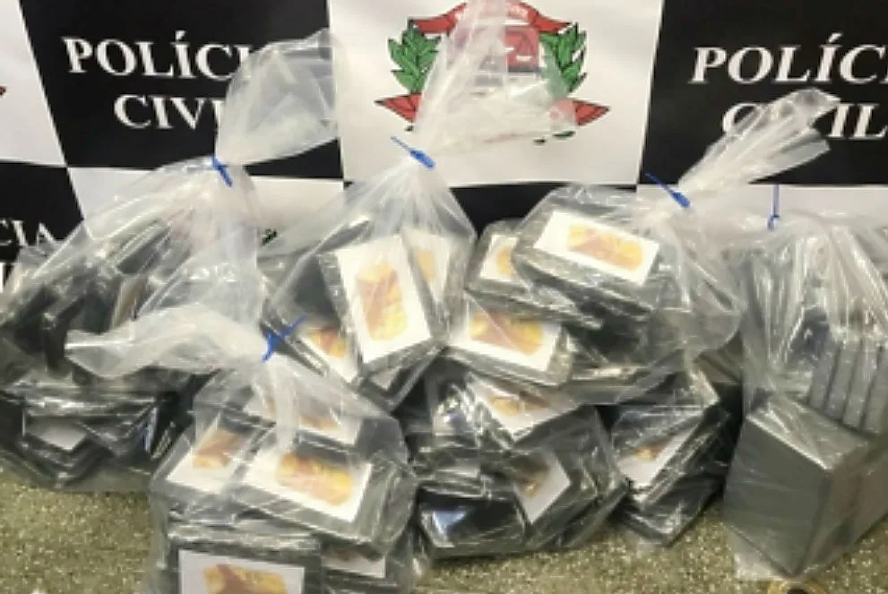 Polícia prende dois com 100 'tijolos' de cocaína em São Paulo