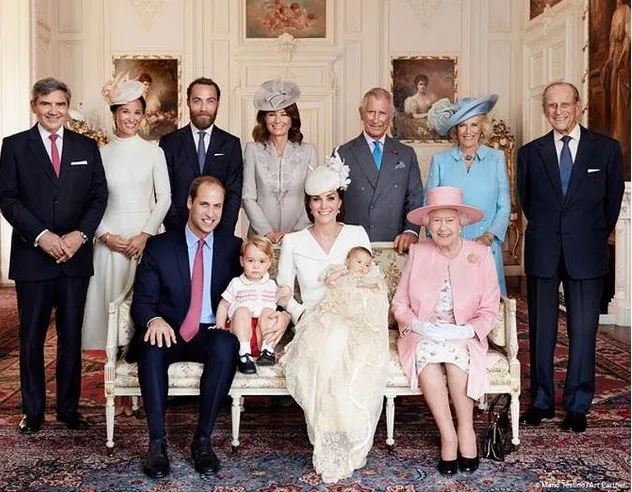 Família real divulga fotos do batizado da princesa Charlotte. Confira!