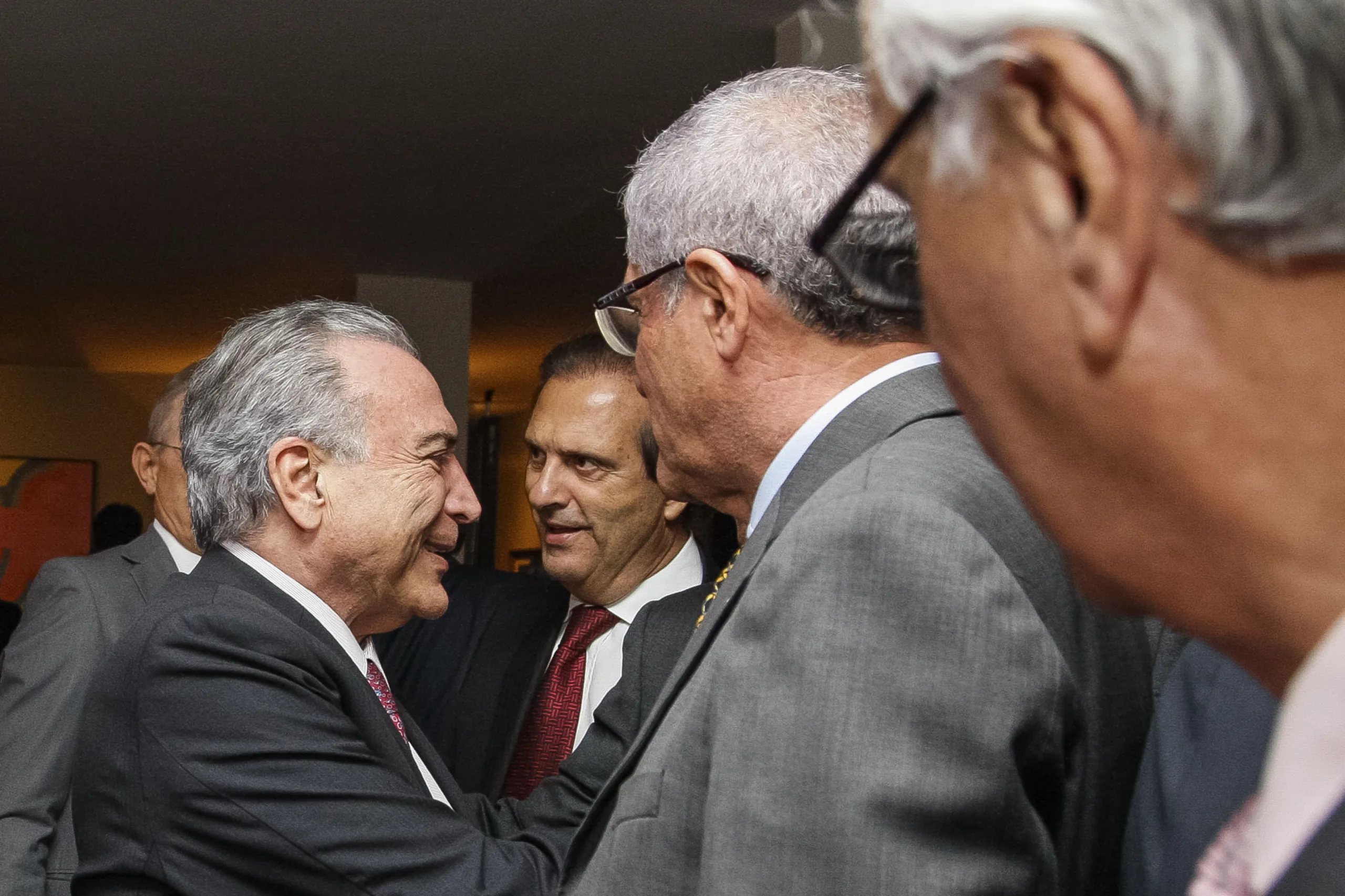 Brasília – Presidente Michel Temer durante coquetel com parlamentares da Base Aliada na residência oficial do Presidente da Câmara dos Deputados, Deputado Rodrigo Maia. (Carolina Antunes/PR)