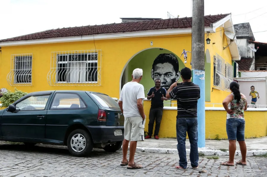 Casa de Garrincha em Pau Grande está à venda na internet