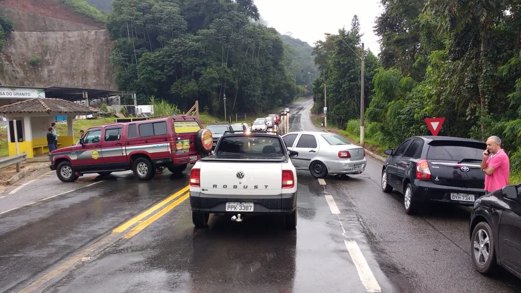 Manifestação fecha entrada de Marechal Floriano, região serrana do ES