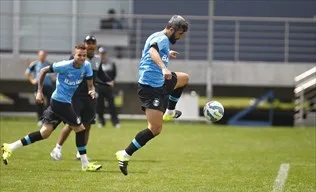 Grêmio abre semana decisiva com a obrigação de vencer a LDU