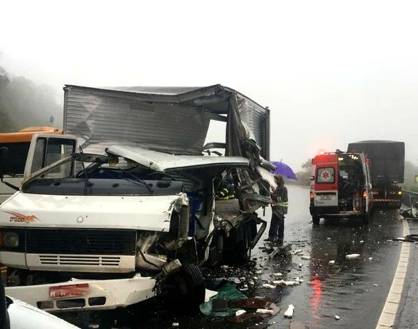 Acidente entre carreta e caminhão deixa feridos em Domingos Martins