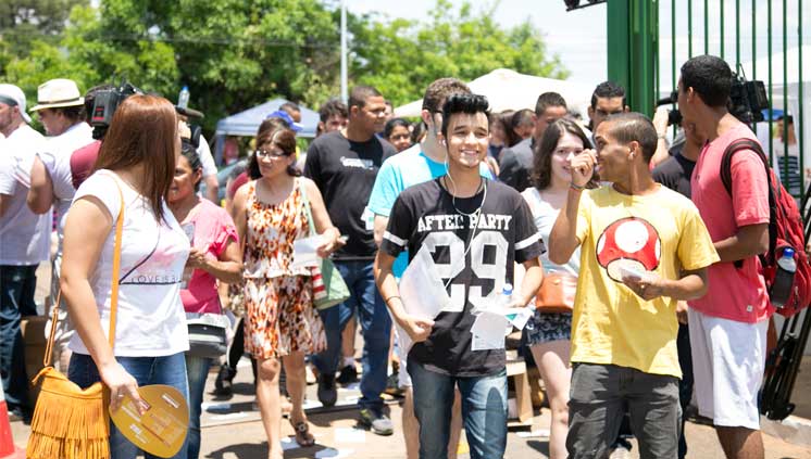 Enem será adiado para 240 mil candidatos por causa de ocupações de escolas