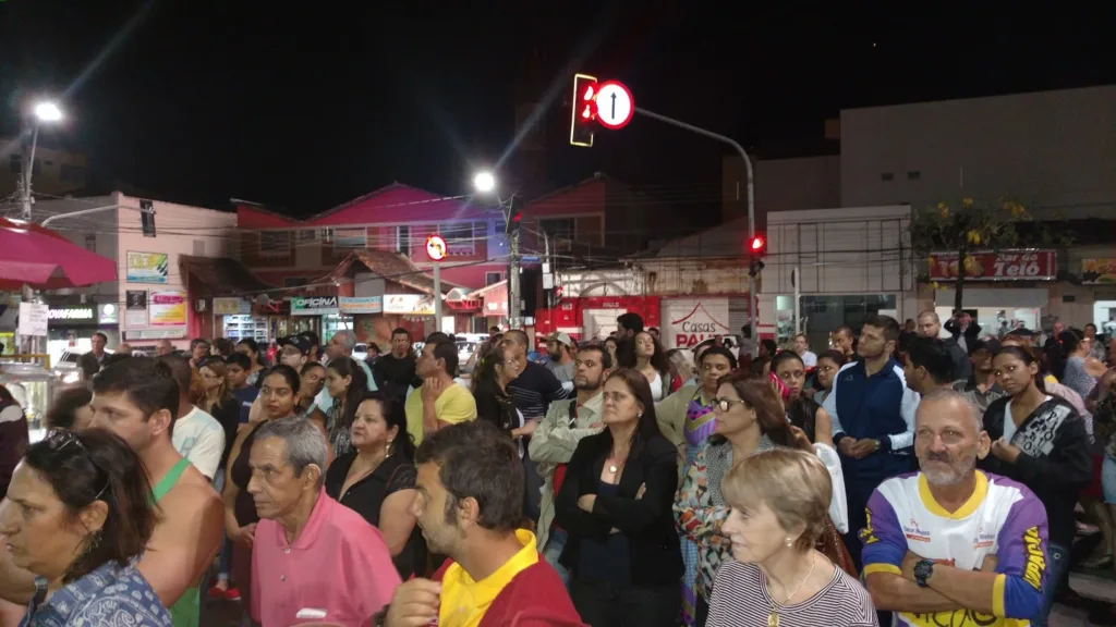 Após protestos, prefeito veta projeto de reajuste de 33% do salário dos vereadores em Alegre