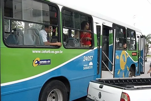 Suspeitos de tumulto em ônibus Transcol são perseguidos na Serra