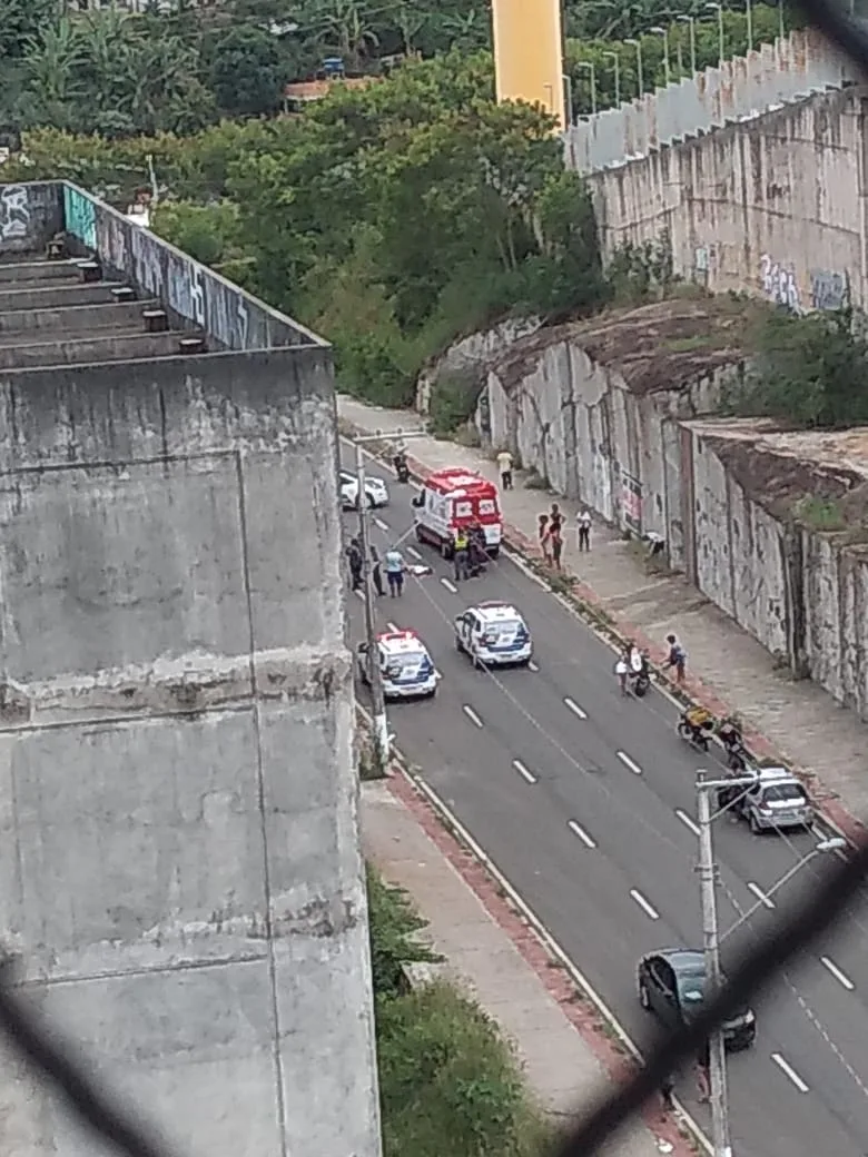 Homem de 20 anos é assassinado com um tiro nas costas ao lado de estádio de futebol em Cariacica