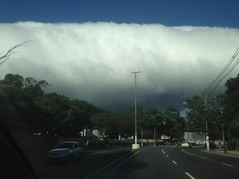 Frente fria assusta moradores, causa fortes rajadas de ventos e faz avião arremeter na Grande Vitória