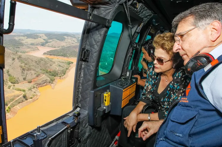 Dilma chega ao Espírito Santo para sobrevoar municípios atingidos por lama