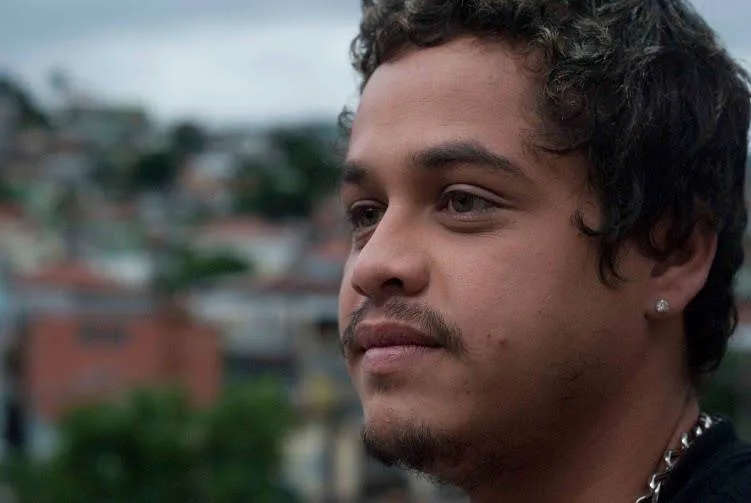 Ex-ator de 'Malhação' vende pastel na rua para viver