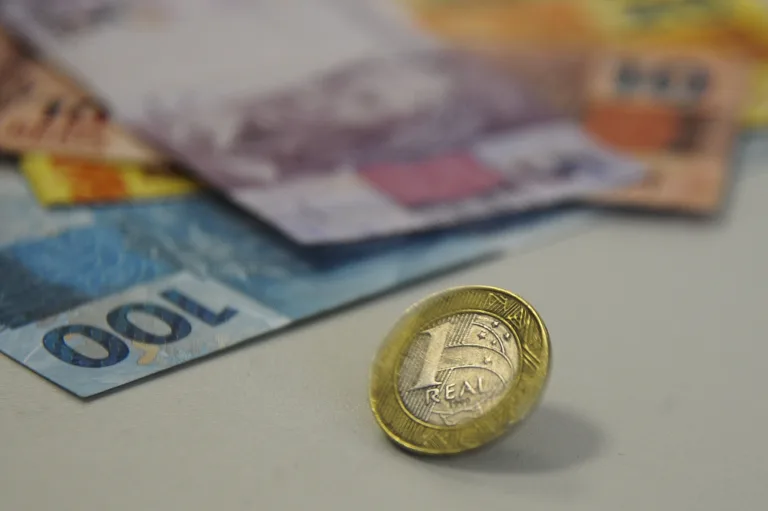Hypermarcas reverte lucro e tem prejuízo de R$ 212,5 mi no 4º trimestre de 2016