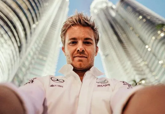 Rosberg foge das contas e diz ter 'rivalidade respeitosa' com Hamilton