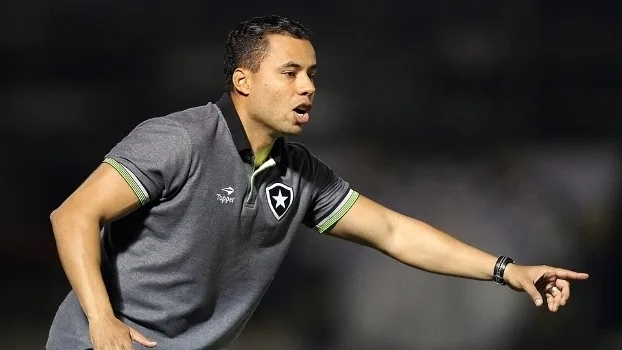 Jair Ventura pede 'atenção redobrada' ao Botafogo na partida diante do Avaí