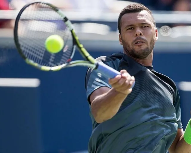 Tsonga vence e será rival de Federer nas quartas de final em Montecarlo