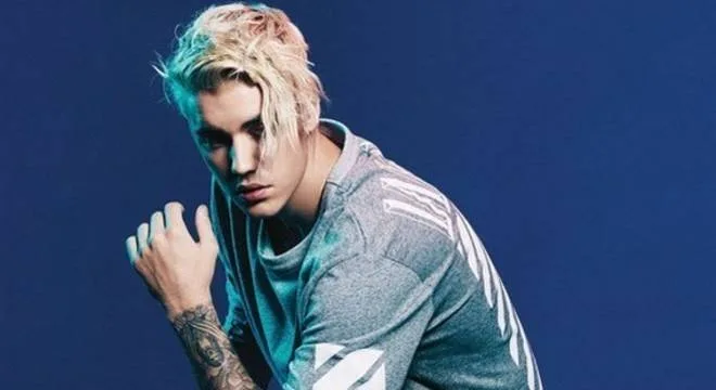 Justin Bieber dá soco em homem que segurava garganta de uma mulher