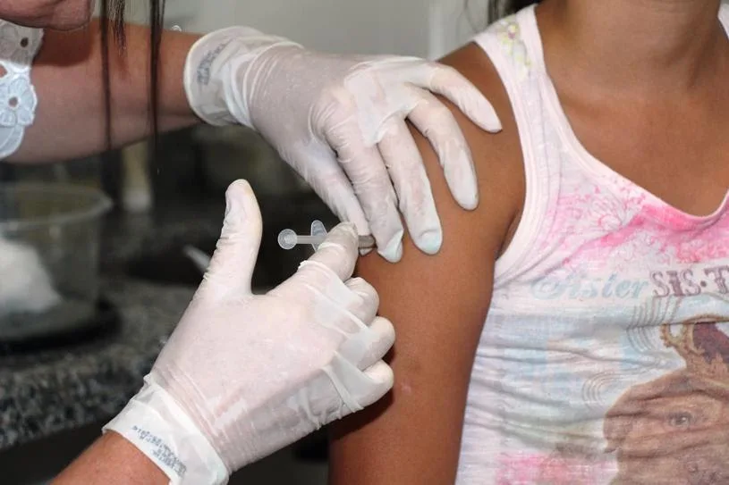 Vacinação contra HPV começa nesta segunda-feira em escolas no município da Serra