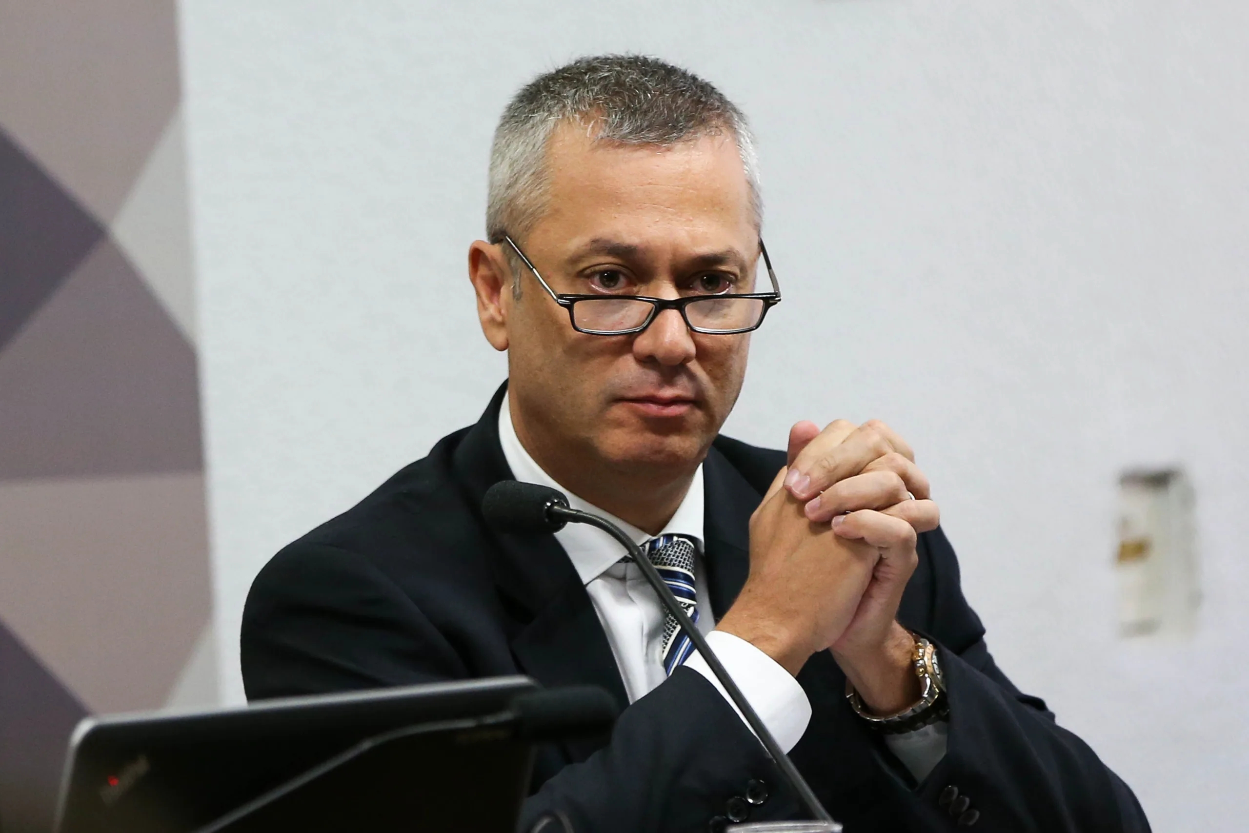 Brasília – Fábio Medina Osório, presidente do Instituto Internacional de Estudos de Direito do Estado, durante sessão da Comissão Especial do Impeachment. (Marcelo Camargo/Agência Brasil)